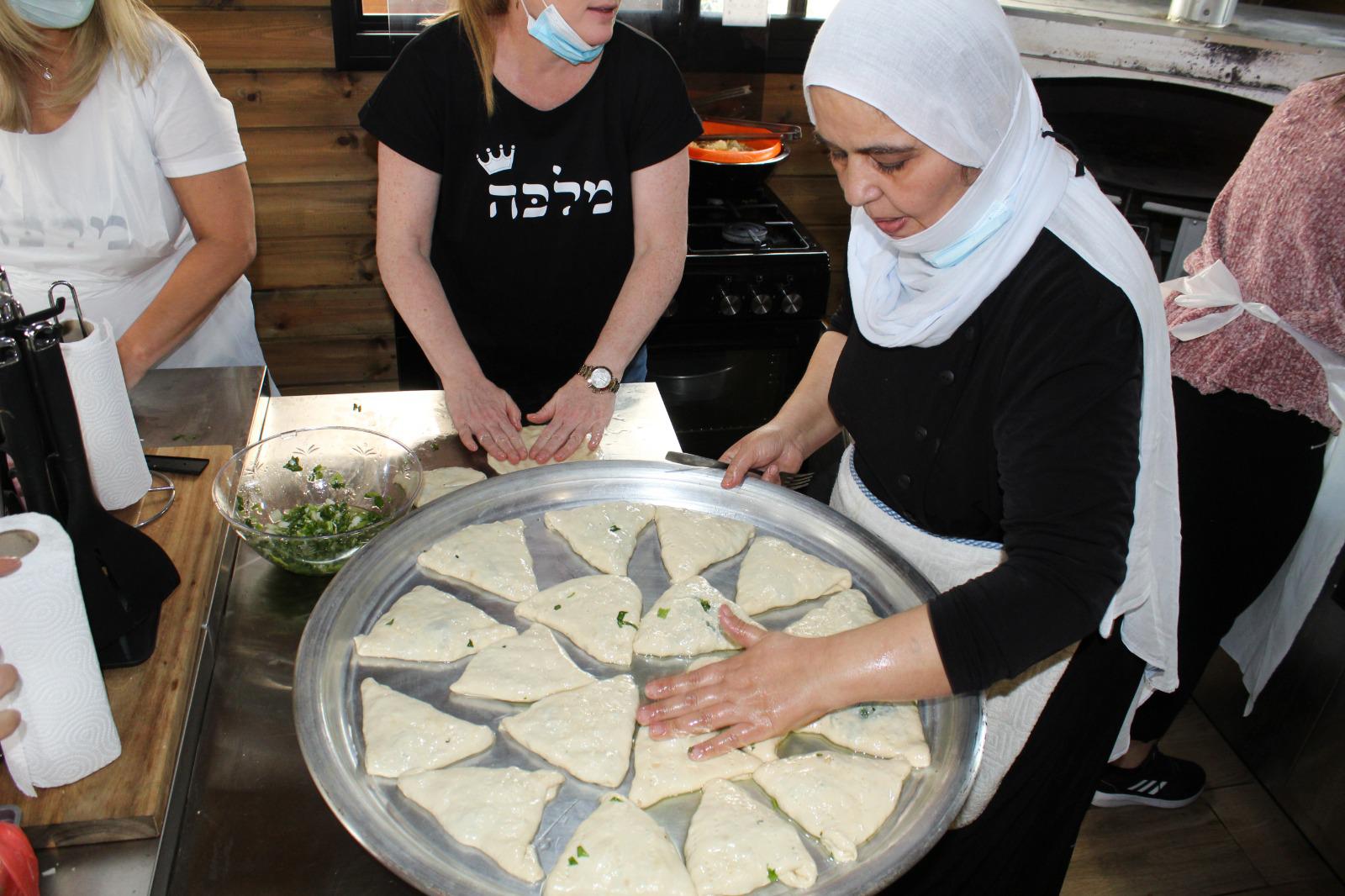 סדנת בישול דרוזי - הכנת בצק ועג'ין ליום גיבוש בכרמל